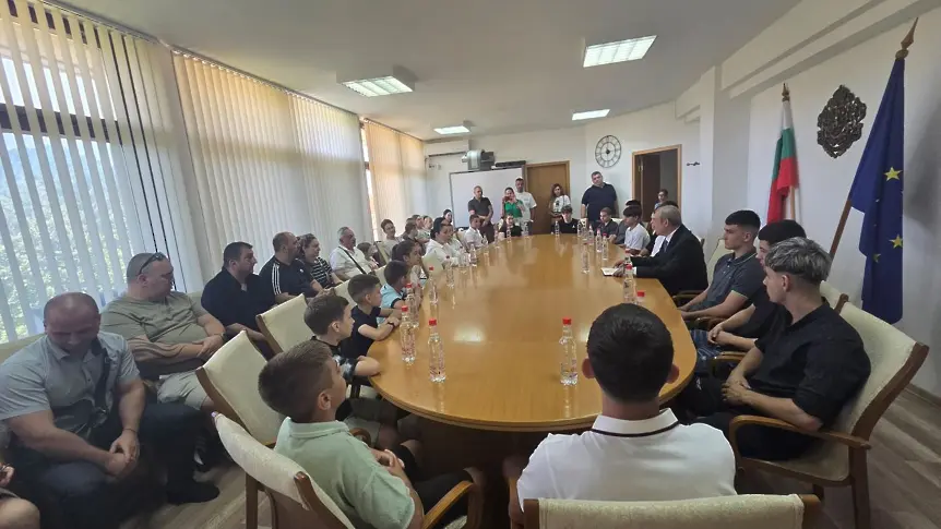Областният управител награди медалистите на СКК „Спартак-14“ от Европейското първенство по шотокан карате-до