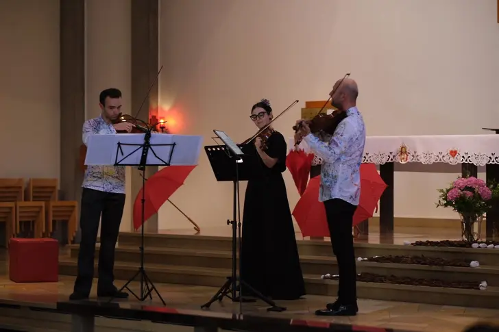  На 13 юни - Плевенска филхармония показва камерния концерт на TRIO NOTISYMO - 100% VIOLIN 