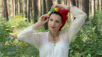 МУЗИКАУТОР/ Соня Чакърова: Народните традиции и песни са пъпната връв, която ни свързва с българския дух
