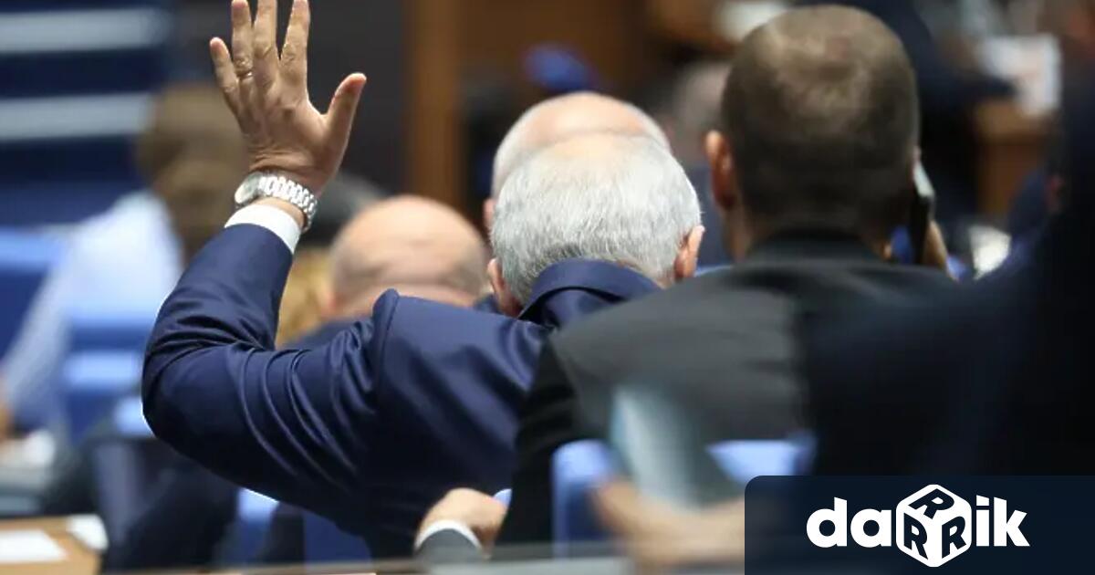 На второ четене депутатите гласуват вдигането на тавана за нов