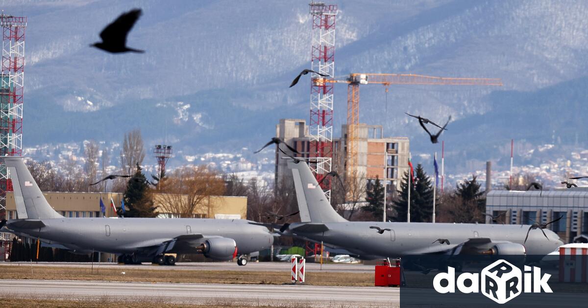 САЩ са поискали военните им самолети на летище Васил Левски
