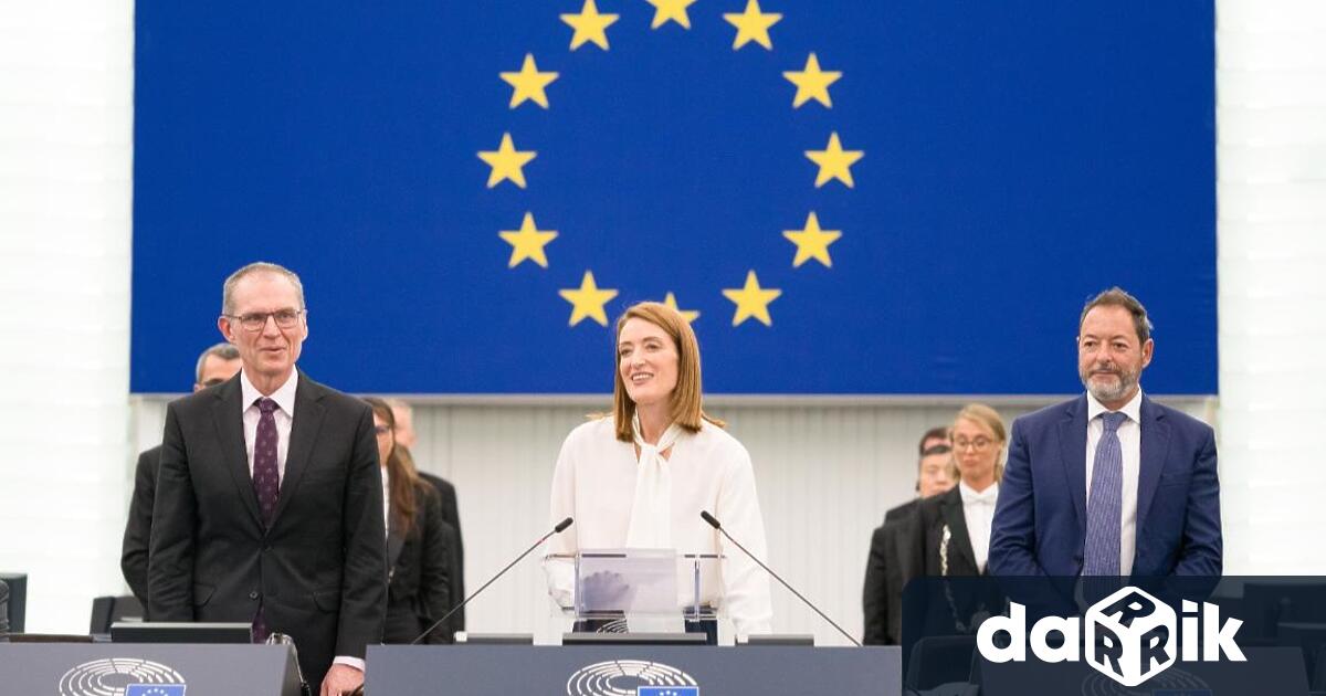 Председателката на Европейския парламент Роберта Мецола официално връчи наградата Сахаров