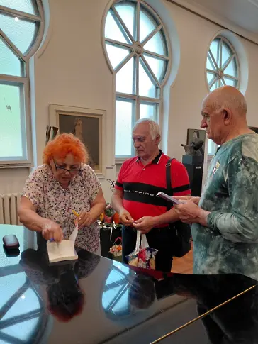 Поетесата Христина Комаревска представи най-новия си сборник стихотворения - „Избрано“