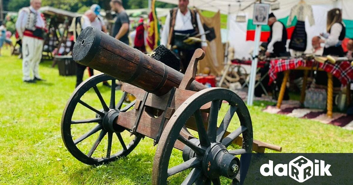 Вкусове традиции и майсторство от цяла България оживяват на фолклорния