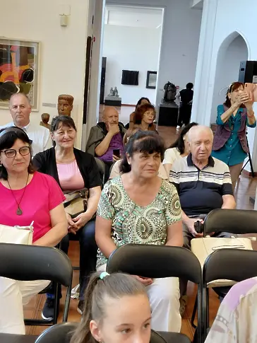 Поетесата Христина Комаревска представи най-новия си сборник стихотворения - „Избрано“