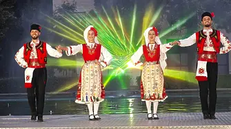 Вечерна хоротека събира почитателите на народните танци във Враца при Водното огледало