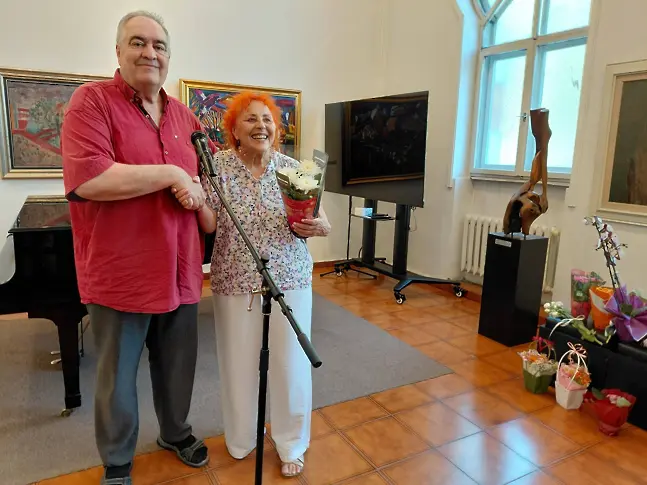 Поетесата Христина Комаревска представи най-новия си сборник стихотворения - „Избрано“