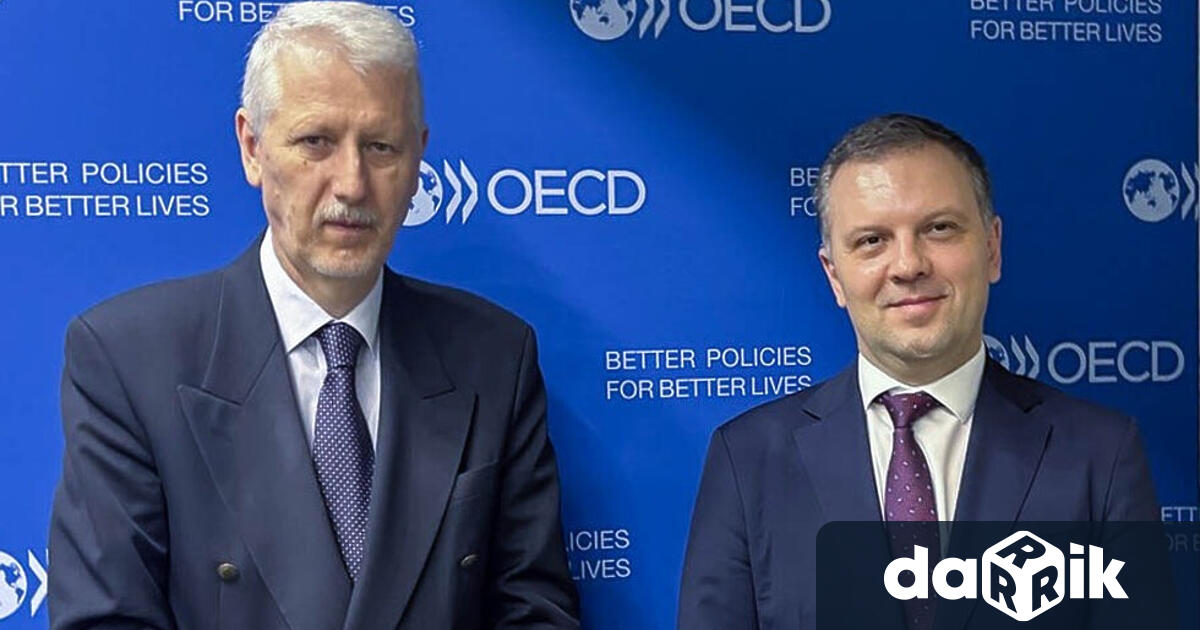 МинистърНиколай Найденовпроведе в Париж среща сЯнош Берток заместник директор на