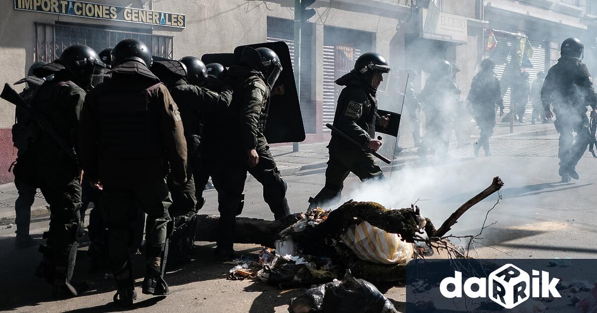 Президентът на Боливия Родриго Пас обяви днес извънредно положение в