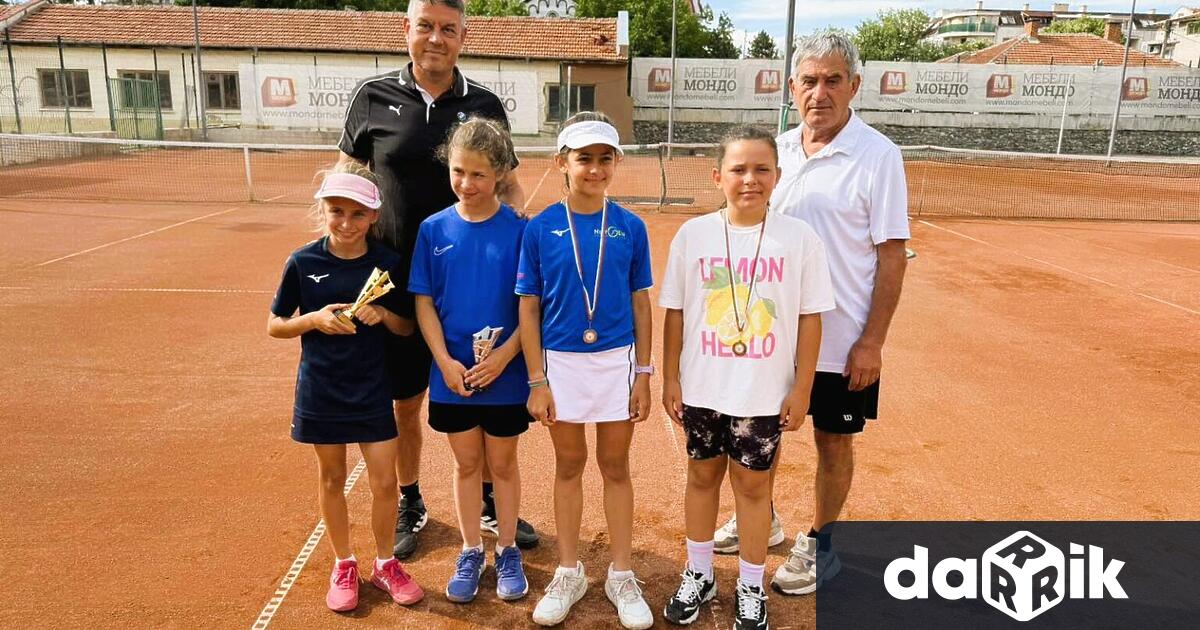 Накортовете наТенис клуб Нова Загора се проведе регионален турнир по