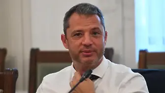 Делян Добрев напуска парламента