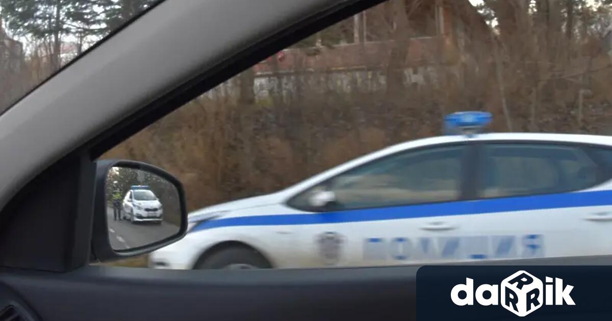 Товарен автомобил самокатастрофира на автомагистрала Тракия в платното в посока