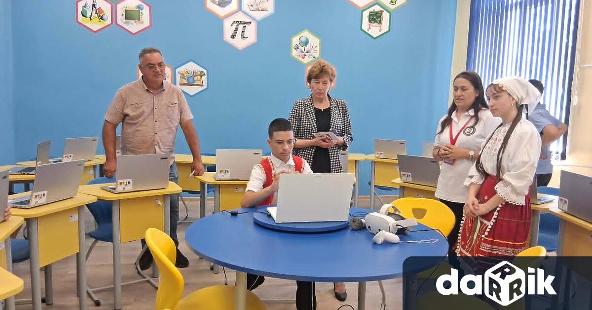 STEM център с кабинети по природни науки и математика информационни