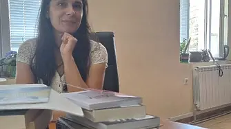 Владислава Иванчева от библиотеката към Читалище "Развитие " Враца: Най-хубаво четат приказки на децата родителите и библиотекарите!