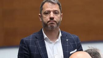 Парламентът гласува оставката на Делян Добрев