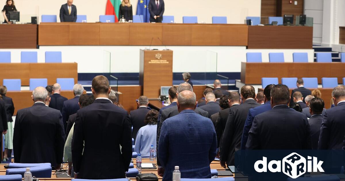 Народното събрание почете с едноминутно мълчание паметта на двете деветгодишни