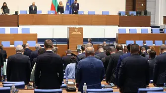 Минута мълчание в парламента за жертвите на катастрофата край Ямбол