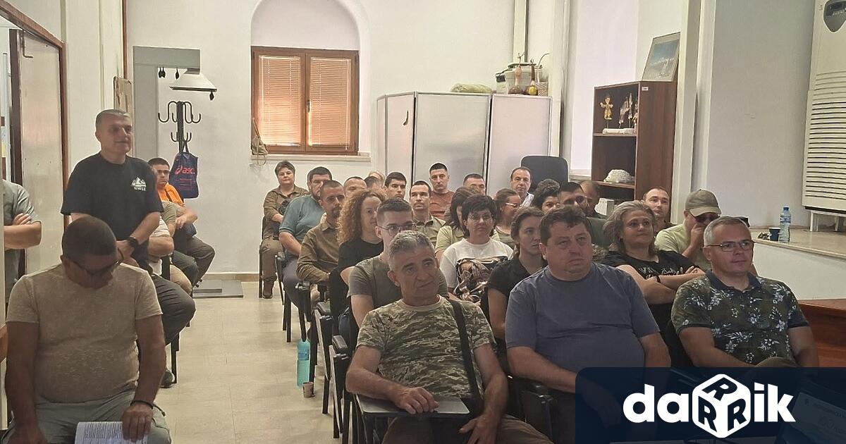 Лесовъдски специалисти от държавните горски стопанства на територията на РДГ