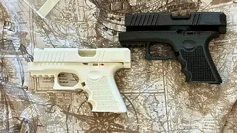„Ghost guns“: Разбиха схема за производство на 3D принтирани оръжия в Бургас (СНИМКИ)