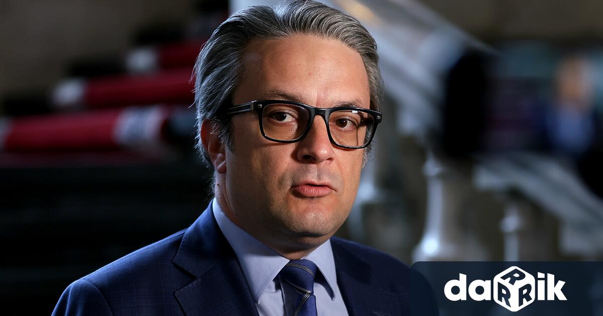 Не закъсняха политическите реакциислед представянето на Бюджет 2026от финансовия министър