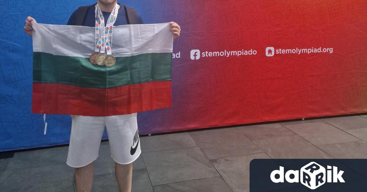 Ученикът от Професионалната гимназия по електроника и химични технологии Проф