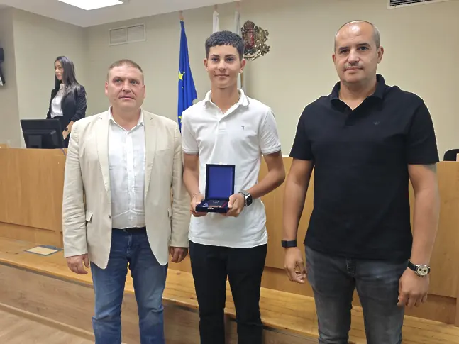 Местната власт в Плевен отличи медалист от Европейското първенство по стрелба