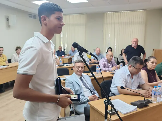 Местната власт в Плевен отличи медалист от Европейското първенство по стрелба