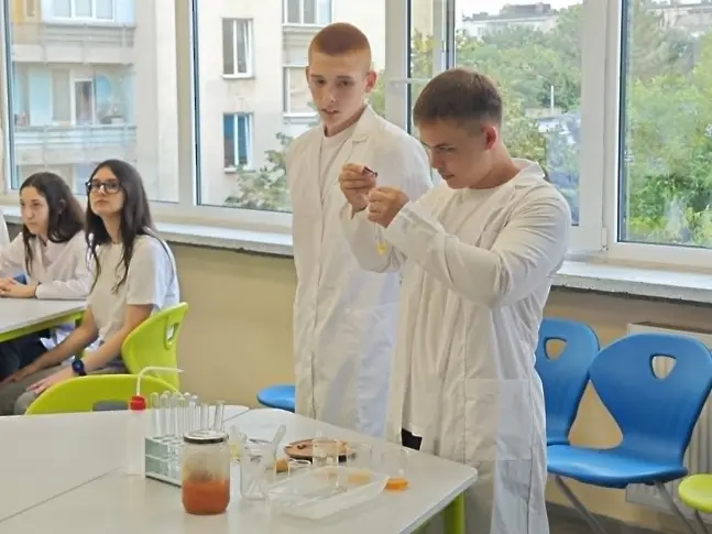 STEM център по природни науки, математика и информатика и зелени технологии отвори врати в СУ „Стоян Заимов“