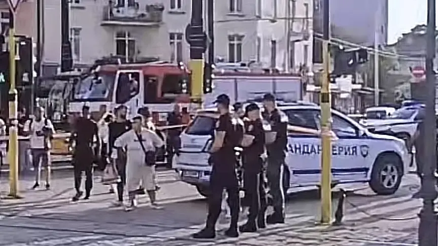 Убиха мъж, след като го бутнаха от Лъвов мост (СНИМКИ)