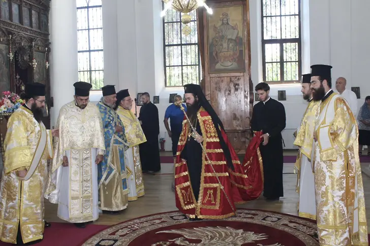 Сливенският митрополит Арсений  възглави празничната света литургия за храмовия празник на „Св. св. Петър и Павел“ в Котел