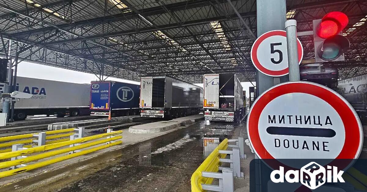 Боен арсенал задържаха митничарите на Капитан Андреево в камион влизащ