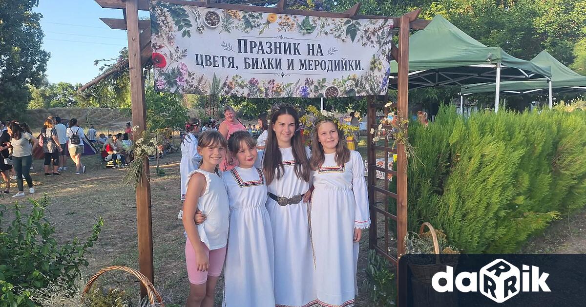 Село Трилистник отново се превърна в място където ароматът на