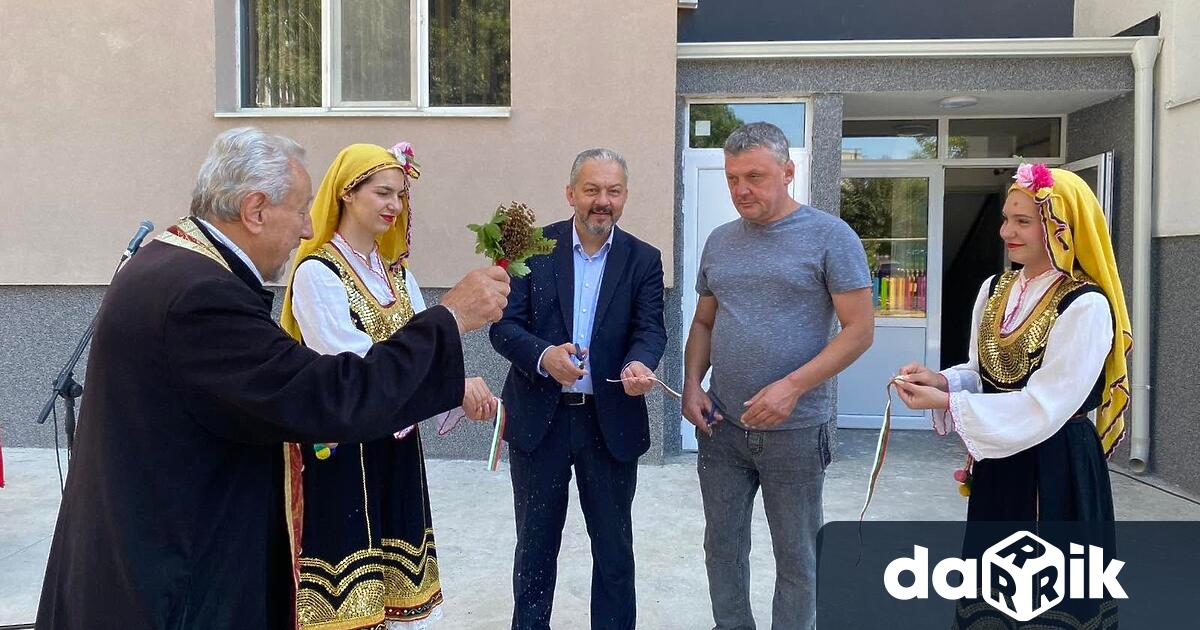 Още един новосаниран блок в Севлиево беше официално открит днес