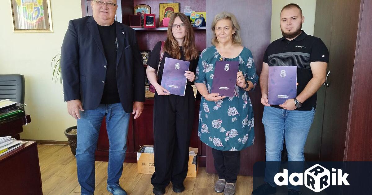 Кметът на община Видин д р Цветан Ценков и директорът