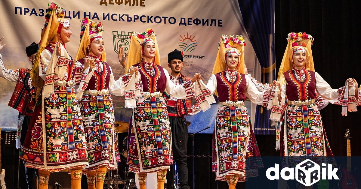 С Конкурс за красота Мис Искърско дефиле 2026 и фолклорен