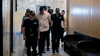 Окръжен съд – Враца постанови мярка за неотклонение „задържане под стража“ за млад мъж, обвинен в причиняване на смърт на момче и момиче при катастрофа в гр. Мездра