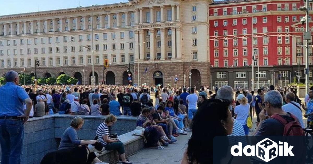 Протестиращи против правителството затвориха движението по булевардите Дондуков и Цар
