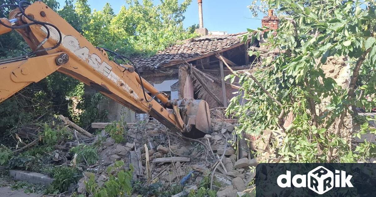 Община Сливен премахва опасни сгради на № 60 и №