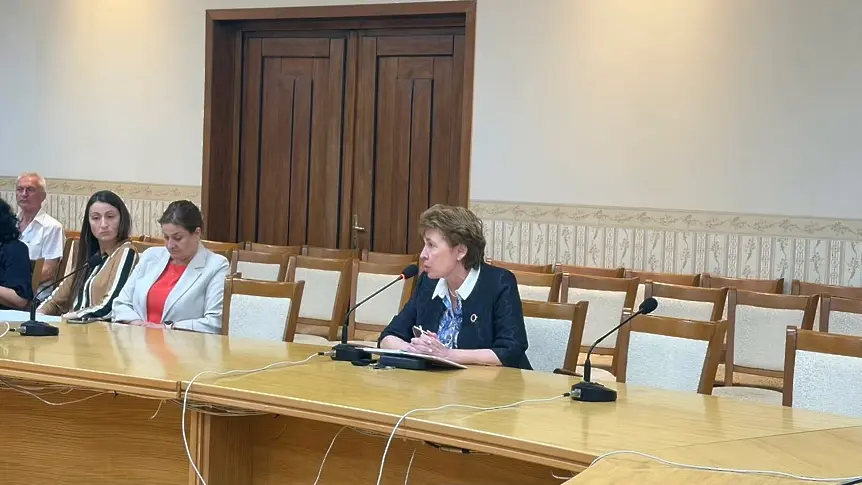 Свободен и безопасен достъп до училищните спортни площадки за децата на Плевен: Областна администрация събра институции и експерти на разширена работна среща
