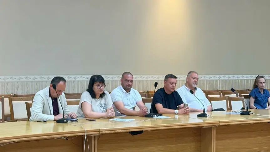 Свободен и безопасен достъп до училищните спортни площадки за децата на Плевен: Областна администрация събра институции и експерти на разширена работна среща