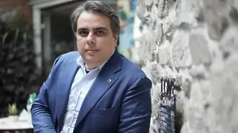 „Утре продължаваме с част 2 на поредицата „Бюджет 2026: Перо по перо": Асен Василев обясни откъде идва дефицитът