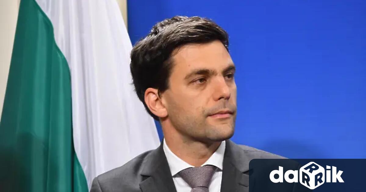 Българският евродепутат Никола Минчев обяви че Радев се опитва да