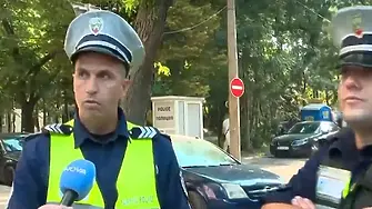 Уникално дете: Говори патрулът стигнал първи до колата с припадналата майка спасена от момиченцето ѝ