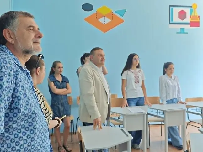 STEM център с пет тематични кабинета отвори врати в Спортно училище „Георги Бенковски“