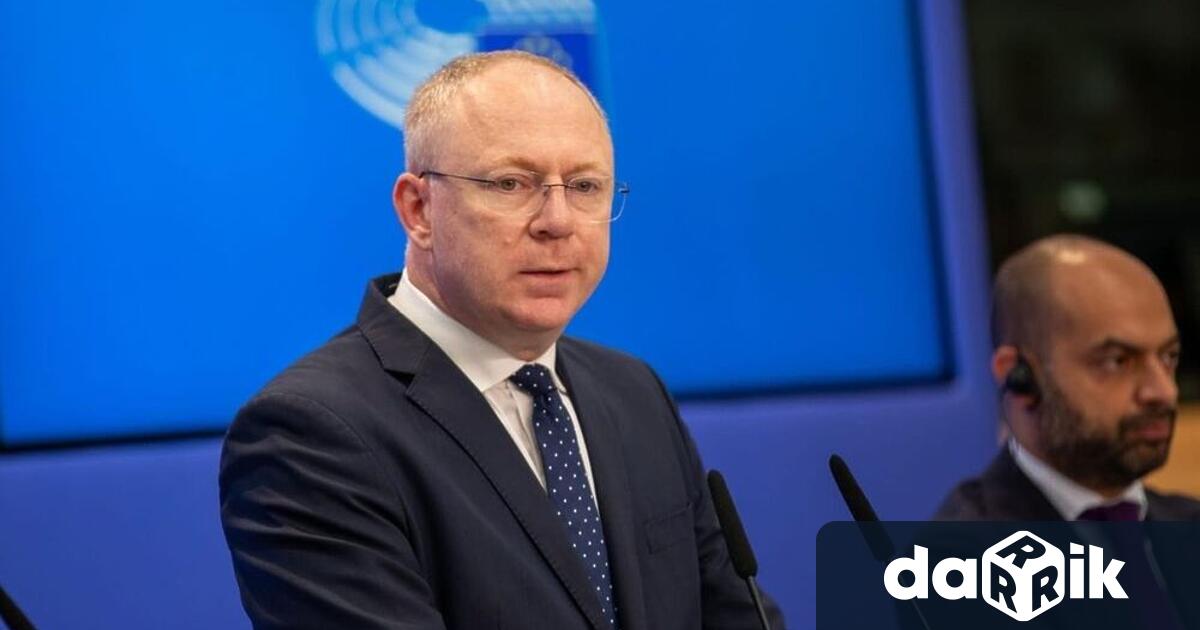 Българският евродепутат от Възраждане Станислав Стоянов и неговият сътрудник Радомир