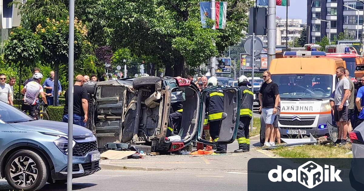 Тежка катастрофа стана в София между булевардите България и Тодор
