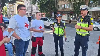 Съвместна акция на ОДМВР-Плевен сектор „Пътна полиция“ и БМЧК: Над 2000 листовки за пътна безопасност раздадени на водачи на автомобили