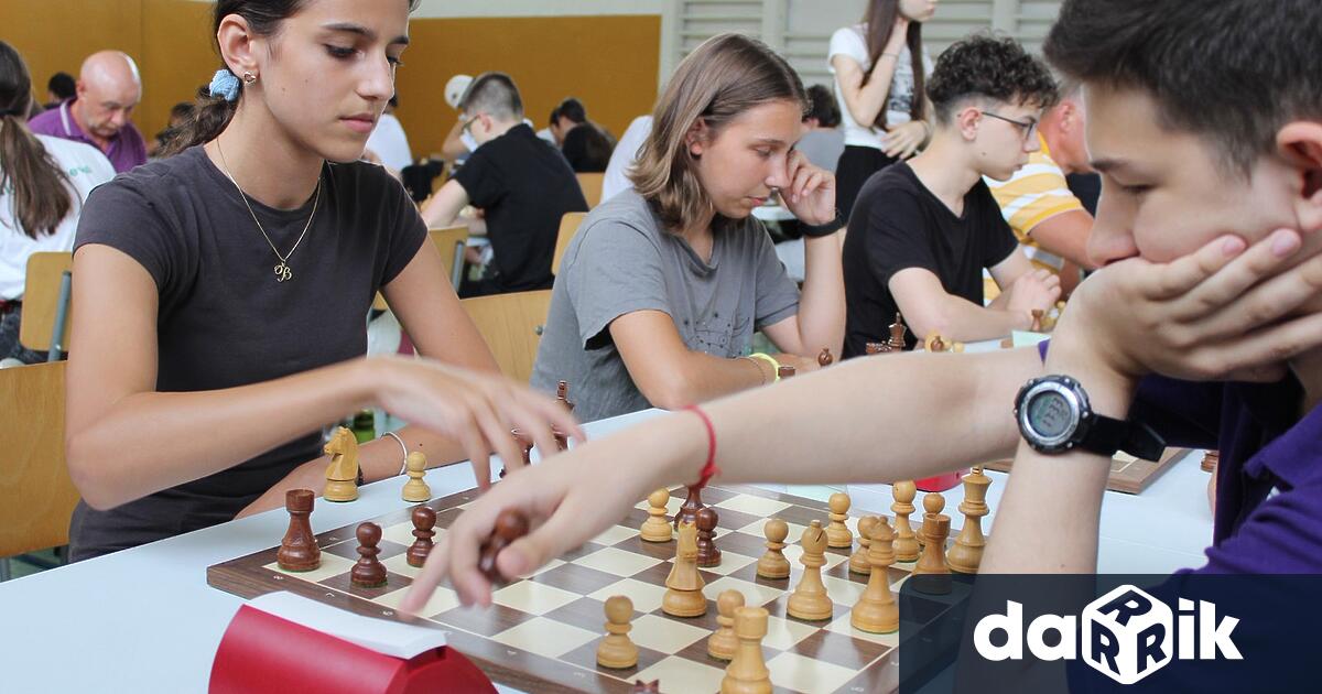 С много емоции и оспорвани партии премина блиц турнирът който