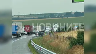 Тежка катастрофа с камион блокира движението на АМ „Хемус“