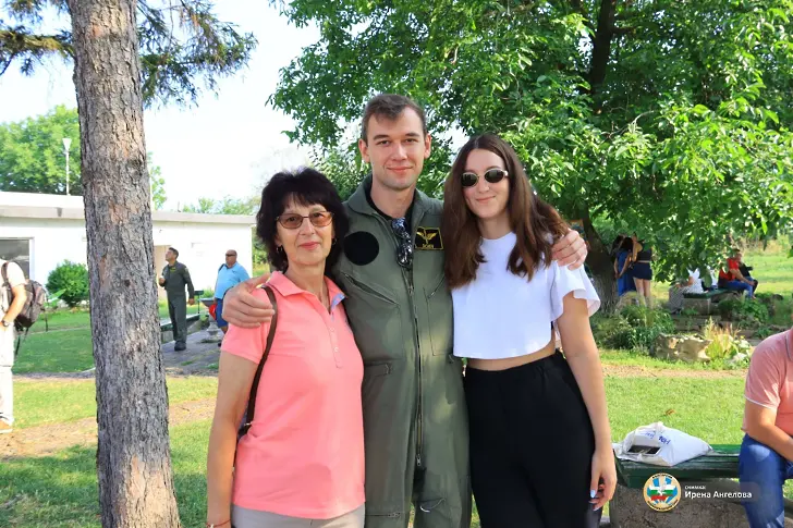 „Ден на отворени врати“ се проведе за родителите на курсантите-летци в 12-та Авиационна база